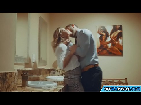 ❤️ 공공 화장실에서 가슴이 큰 금발이 당신을 유혹 할 때 항문 비디오 포르노에서 ko.porngifer.ru